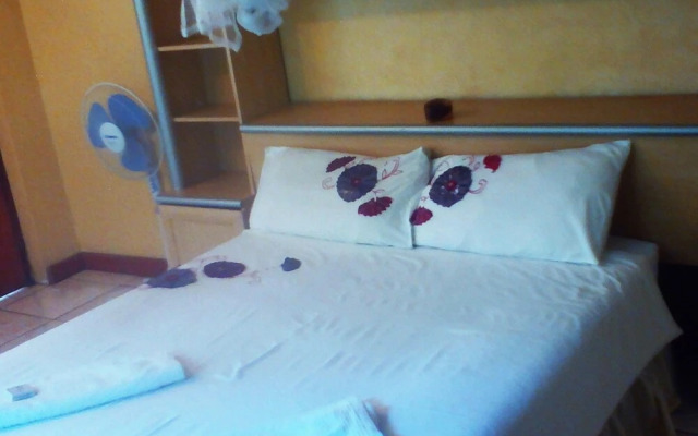Nkhudzi Beach Lodge