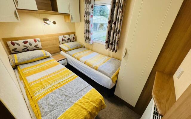 Luxury 2 Bedroom Caravan LG13, Shanklin, Isle of Wight
