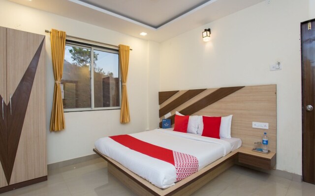 OYO 11758 Royal Hills