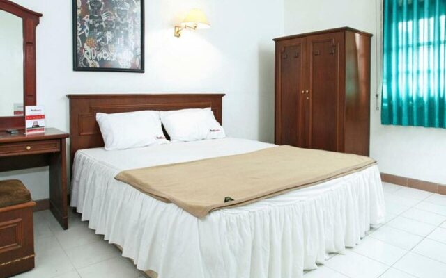 RedDoorz near UPN Veteran