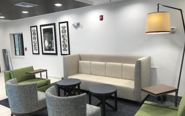 Days Inn & Suites Naples Fl