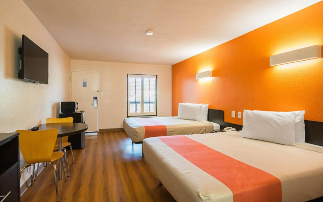 Motel 6 Savannah, GA - Midtown