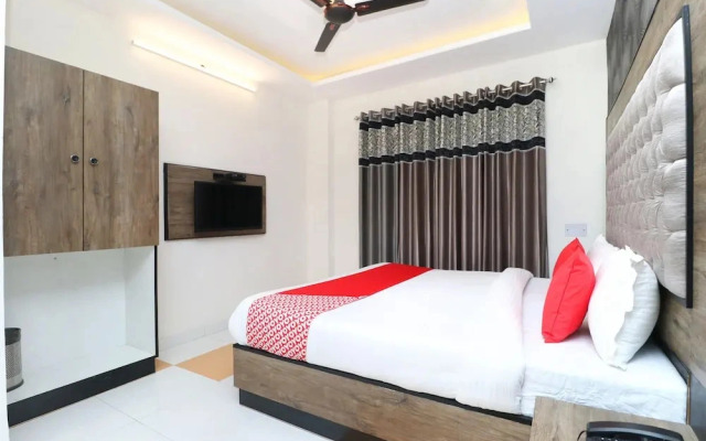Hotel Pakeeza By OYO Rooms