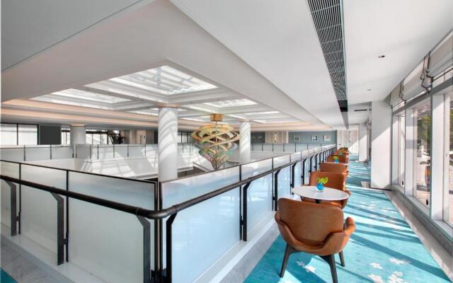 Xiamen International Seaside Hotel (hotel corridor leads to the stone exhibition hall)