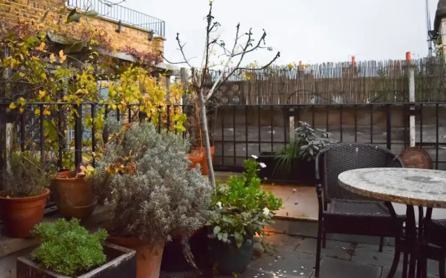 Stylish and Spacious Apartment With Terrace
