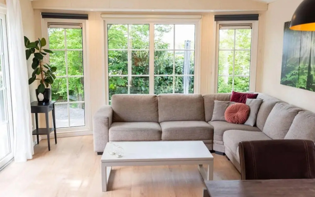 Enjoyin Luxury Chalet With Swimming Pool