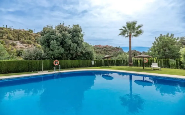 2 Bedrooms - Sleeps 4 - Garden and Pool With View
