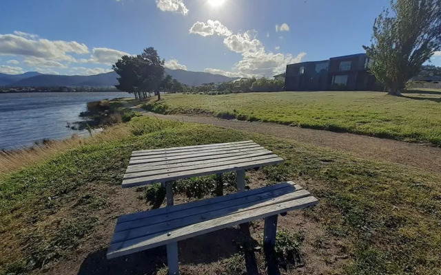 Hobart Waterfront Luxury Retreat
