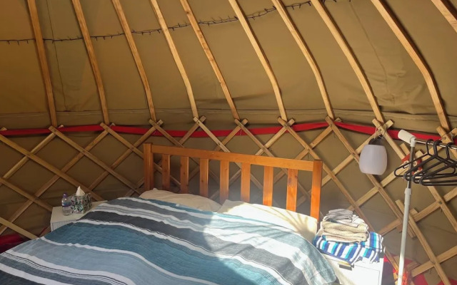 Yurt Retreat - Overlooking the River Blackwater