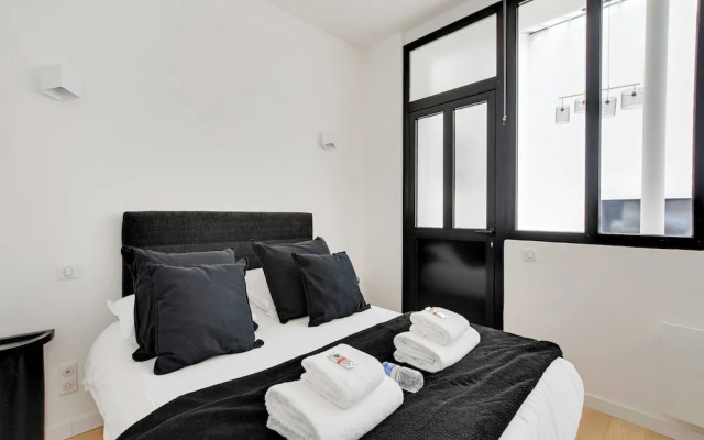 Authentique Apartment - 1br- 2P- Voltaire