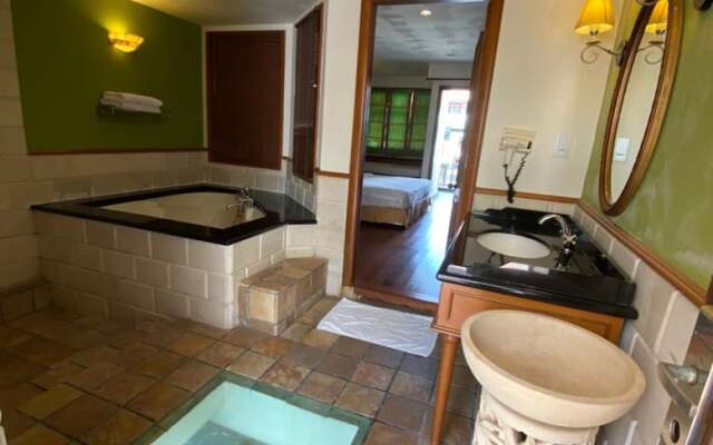CMK and Private Water Chalet
