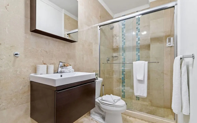 2BR 2BA Duplex w Amazing Views Pool Amenities