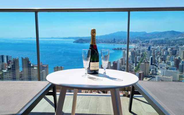 Skyscraper apartment with panoramic views - floor 38