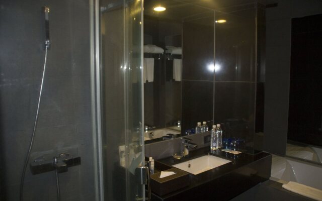 Avenue 64 Hotel