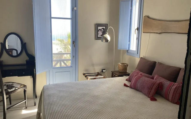 Pink Freud Villas Santorini