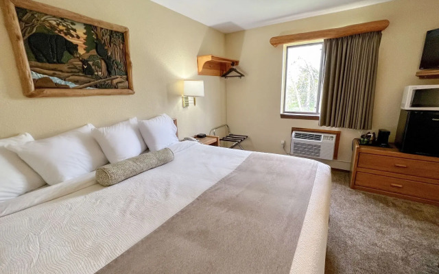 Beartooth Hideaway Inn and Cabins