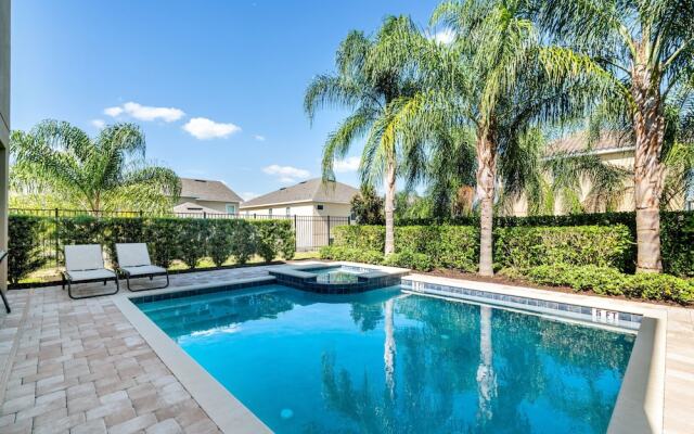 Family Friendly 8 Bed Villa with Pool & Spa