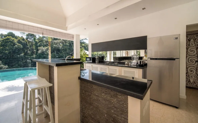 Limitless Jungle Villas Complex, 5 BR, Ubud With Staff