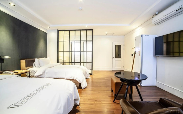 Hotel Stay 53