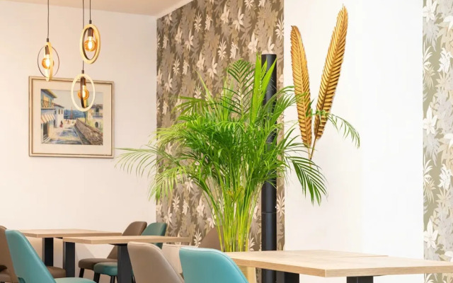 Central Hotel & Lounge Adult Only
