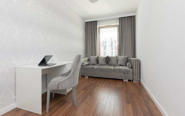 Glamorous Apartment Wilanow by Renters