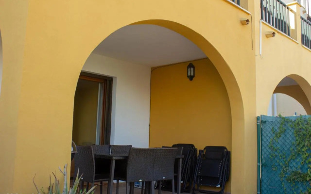 (War002) Town House with Garden And Pool Access