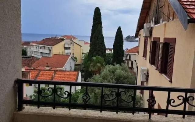 The Four Fish Apartments