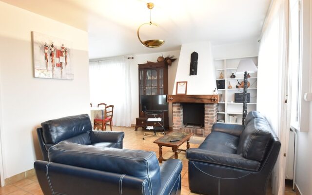 Cozy Holiday Home in Saint-Germain-sur-Ay with garden