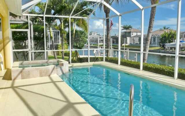 Large Waterfront Home With All-day sun on Pool