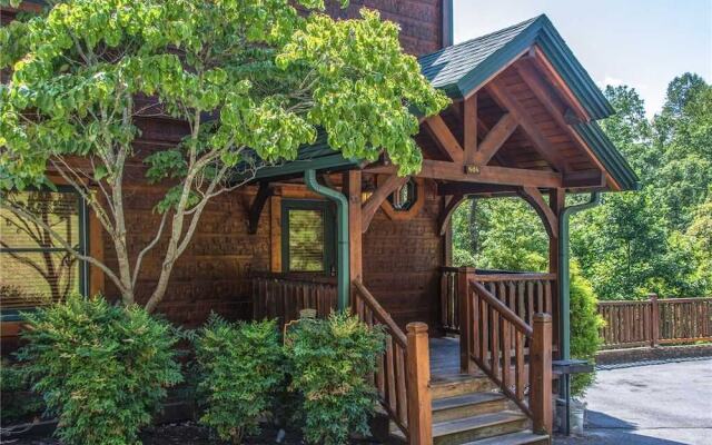 Gatlinburg Majesty 4 Bedroom Home with Hot Tub