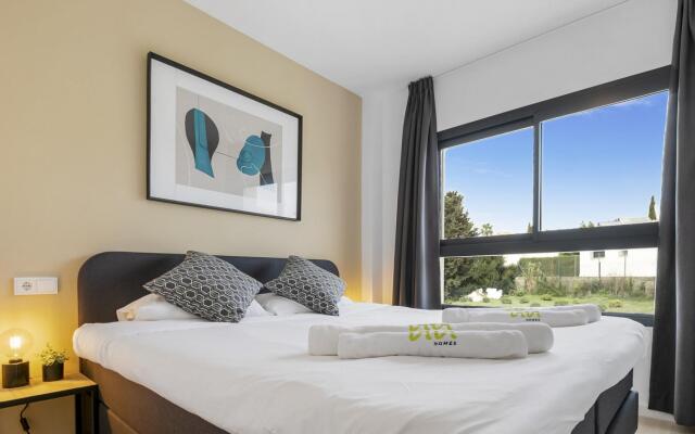 Roli in Estepona with 2 bedrooms and 2 bathrooms