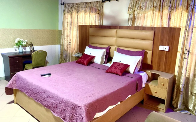 Sundowner Lodge