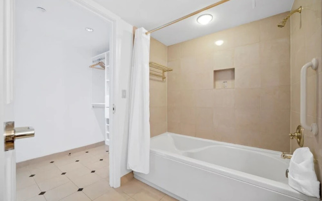 Boardwalk Cozysuites Beachfront 2BR 3BA Condo