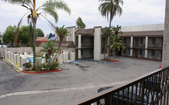 Queens Inn Anaheim