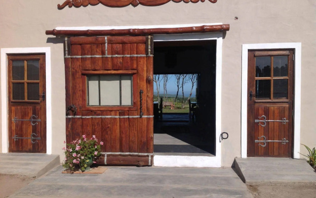 T'Niqua Stable Inn