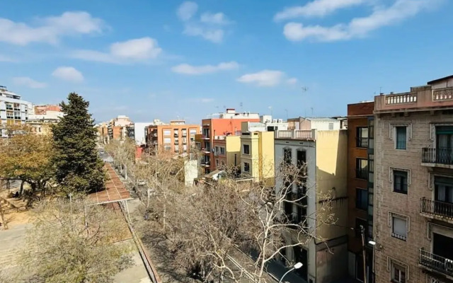 Sant Pau Patio 2BR Near Avinguda Gaud With Patio