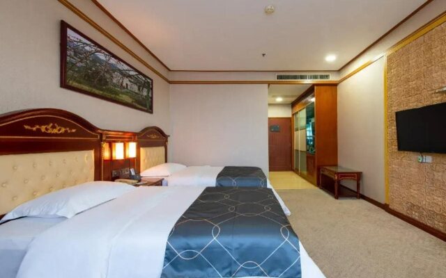 Chonpines Hotels·Zhongshan Xiaolan LRT Station