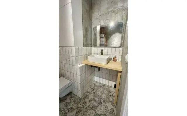 Cozy apartment on Novoselov street 105