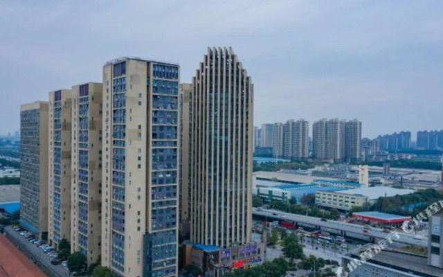 Huating Hotel (Wuhan Qixiong)