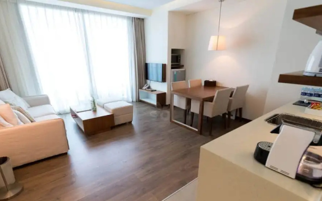 Stunning 80m2 Sea View Apartment, 1-min To Beach