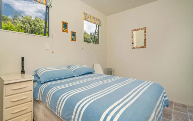 Bay Coast Happy Place - Cooks Beach Holiday Home
