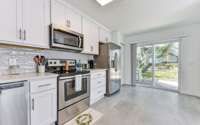 Fernandina Beach Townhome, Steps to Public Beach