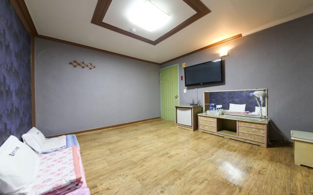 Goodstay Alps Motel