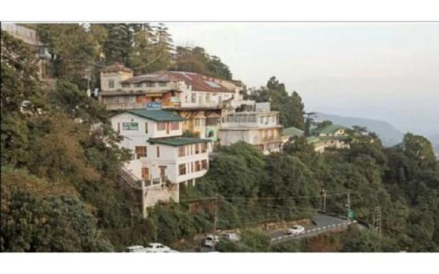Pleasant Stay Near Library