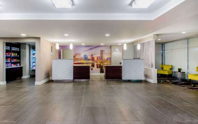 La Quinta Inn & Suites by Wyndham Baltimore BWI Airport