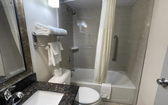 Quality Inn & Suites Cincinnati Downtown