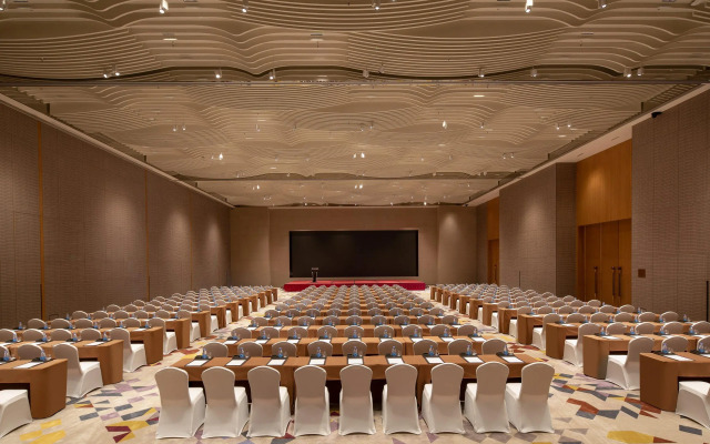 Crowne Plaza Foshan Nanhai-an IHG Hotel-Guangzhou South Railway Station Free Shuttle Bus