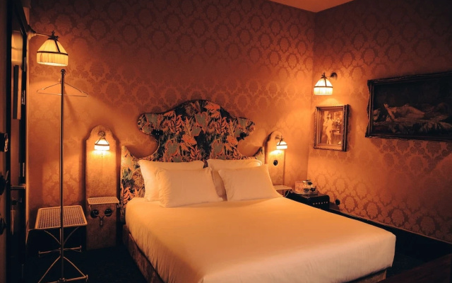 Pensão Amor Madam’s Lodge