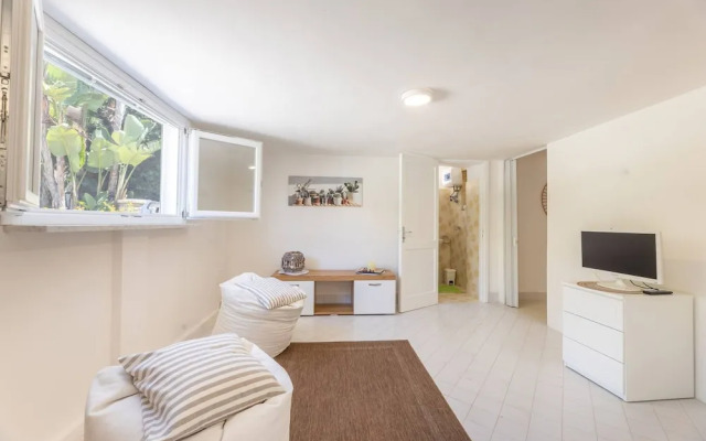 Belvedere - Seafront Apartment - 3 Places