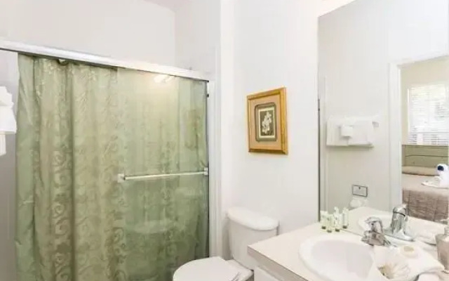 Simple Style Florida Fun by Five Star Vacation Homes